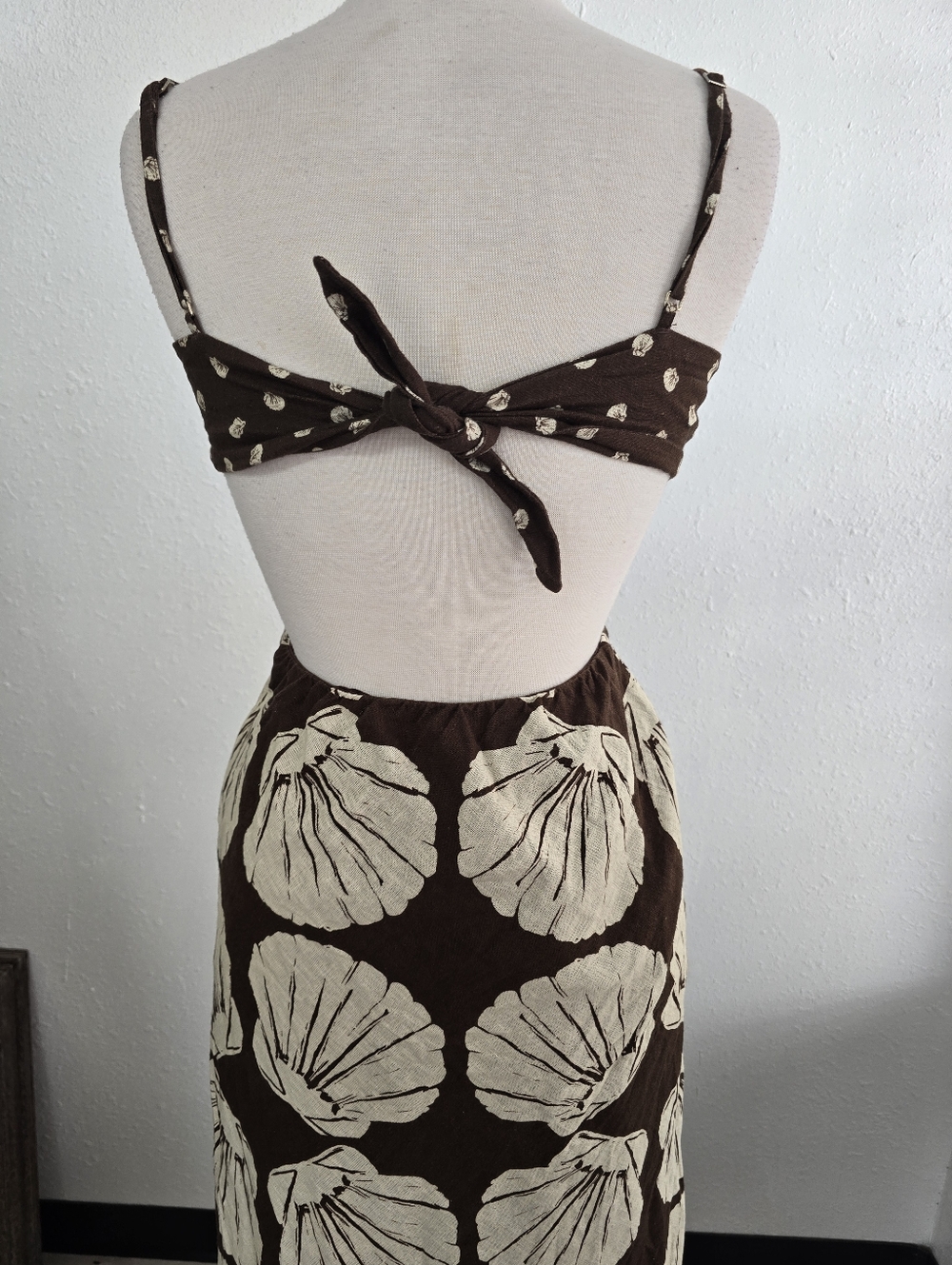 Abercrombie & Fitch Brown and Cream Shell-Print Maxi Dress - Picture 9 of 12